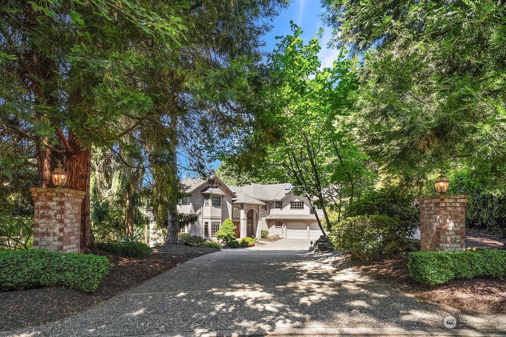 Photo of 4926 119th Place NE, Kirkland, WA 98033 (MLS # 2259418)