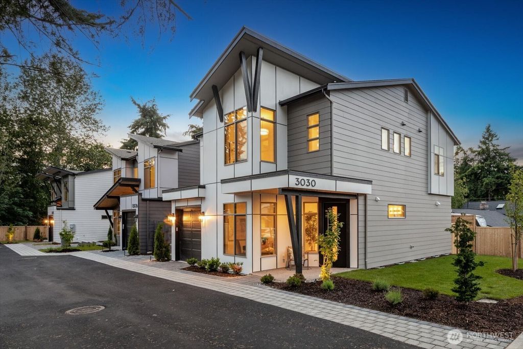 Photo of 13026 NE 85th Lane, Kirkland, WA 98033 (MLS # 2423683)