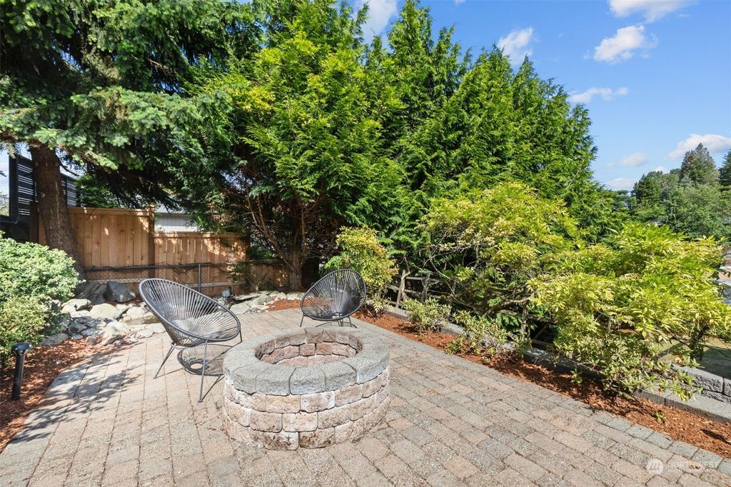 Photo of 4316 SW Donovan Street, Seattle, WA 98136 (MLS # 2251524)