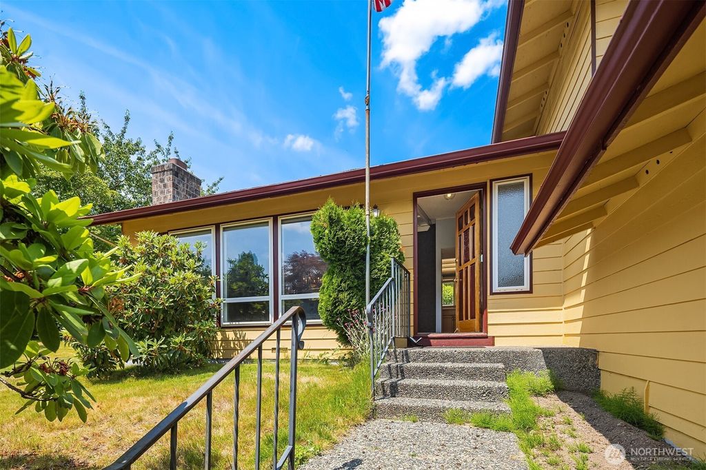 Photo of 10704 NE 200th Place, Bothell, WA 98011 (MLS # 2397733)