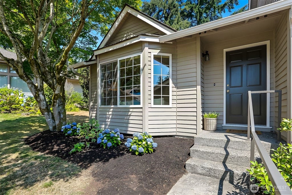 Photo of 14855 SE 10th Place, Bellevue, WA 98007 (MLS # 2580232)