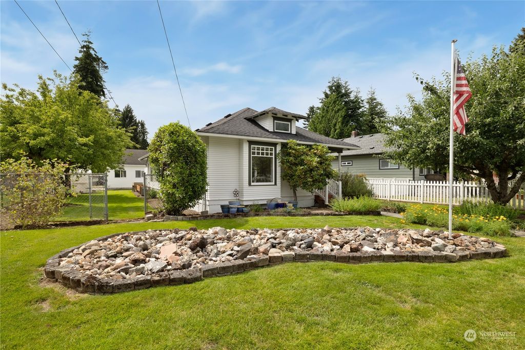 Photo of 422 S Sams Street, Monroe, WA 98272 (MLS # 2258165)