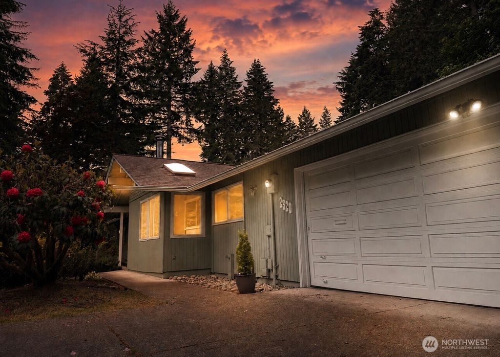Photo of 2320 Lakemoor Drive SW, Olympia, WA 98512 (MLS # 2526292)