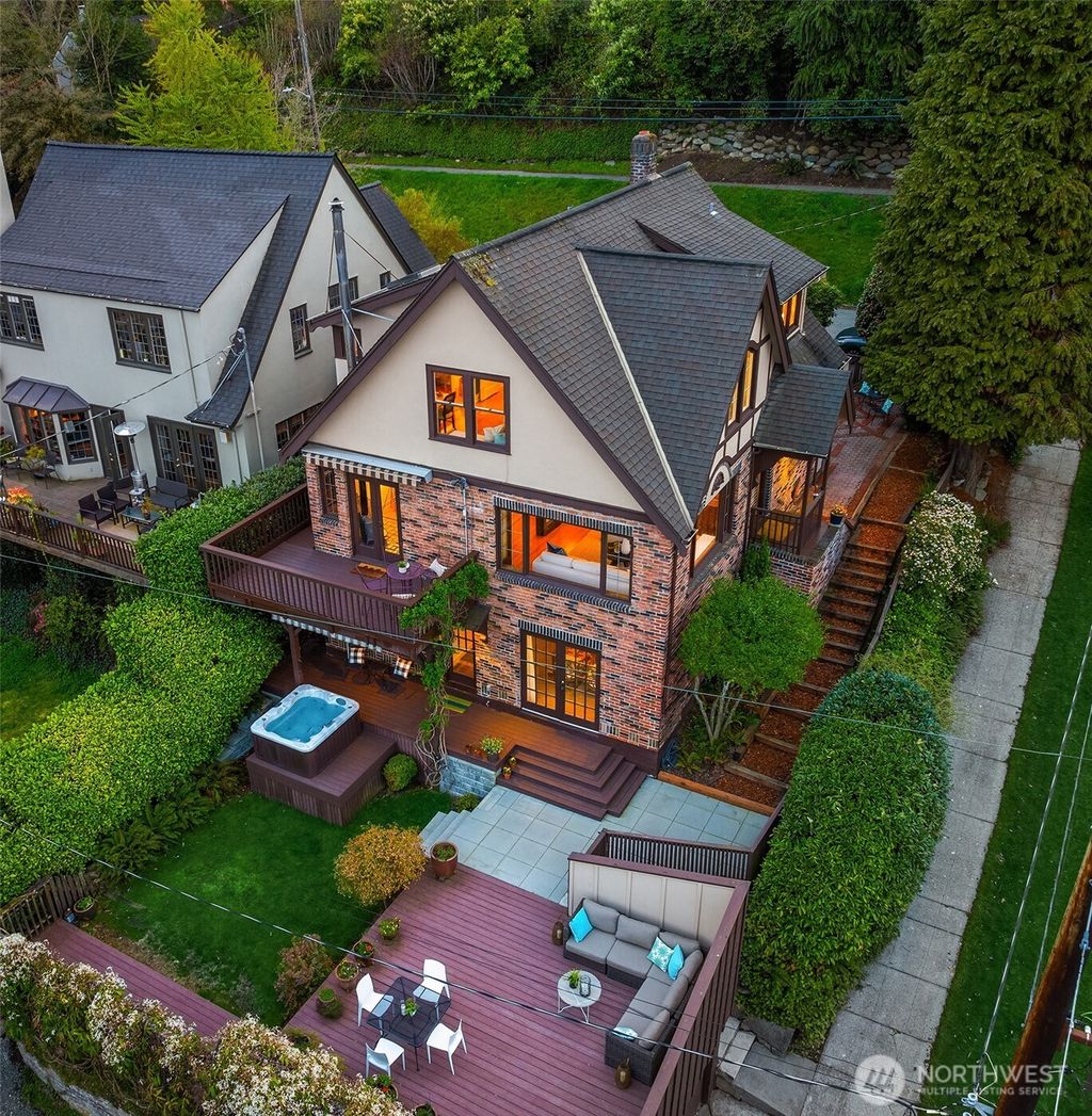 Photo of 832 36th Avenue, Seattle, WA 98122 (MLS # 2359273)