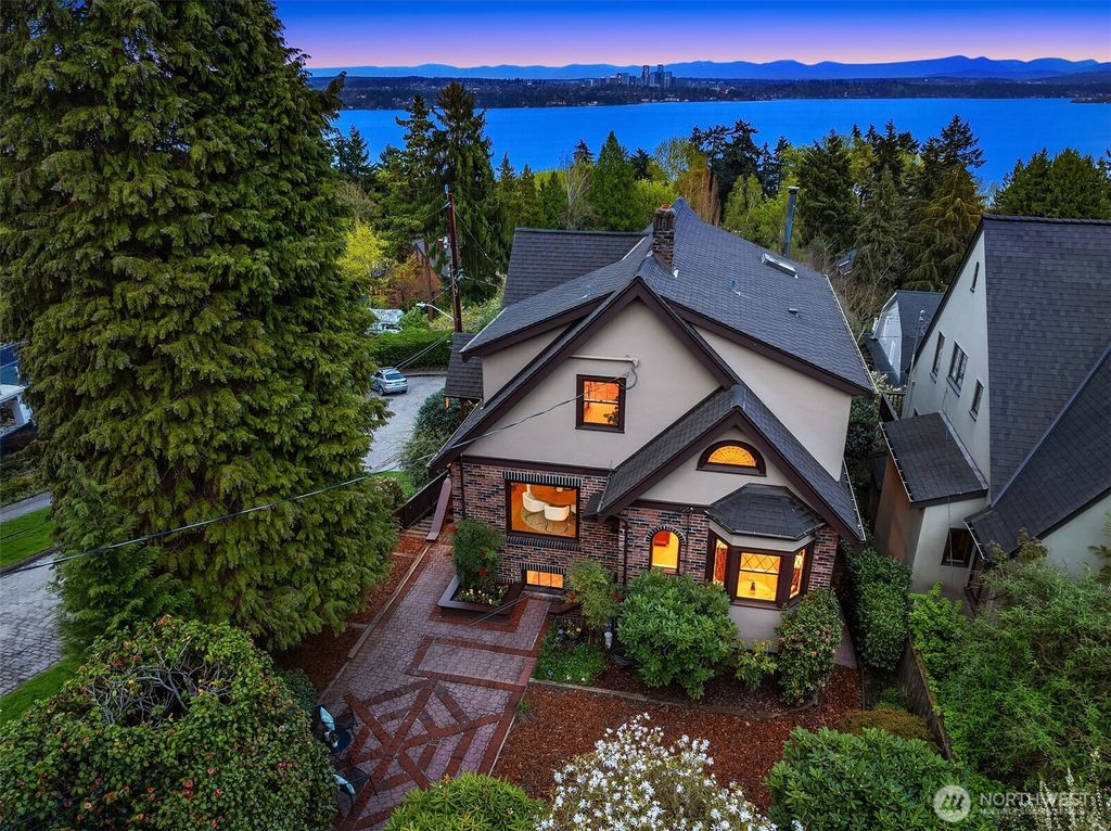 Photo of 832 36th Avenue, Seattle, WA 98122 (MLS # 2359273)