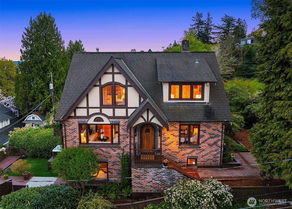 Photo of 832 36th Avenue, Seattle, WA 98122 (MLS # 2359273)