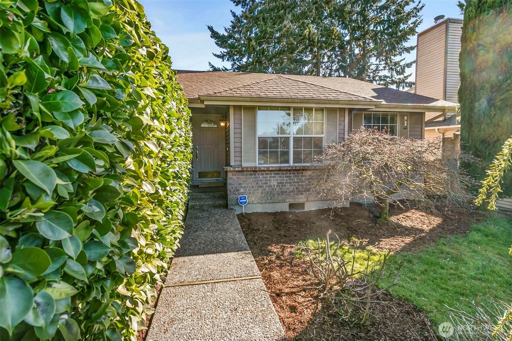 Photo of 1031 SW 350th Place, Federal Way, WA 98023 (MLS # 2505375)