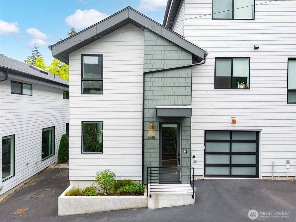 Photo of 514 NE 102nd Street #B, Seattle, WA 98125 (MLS # 2588653)