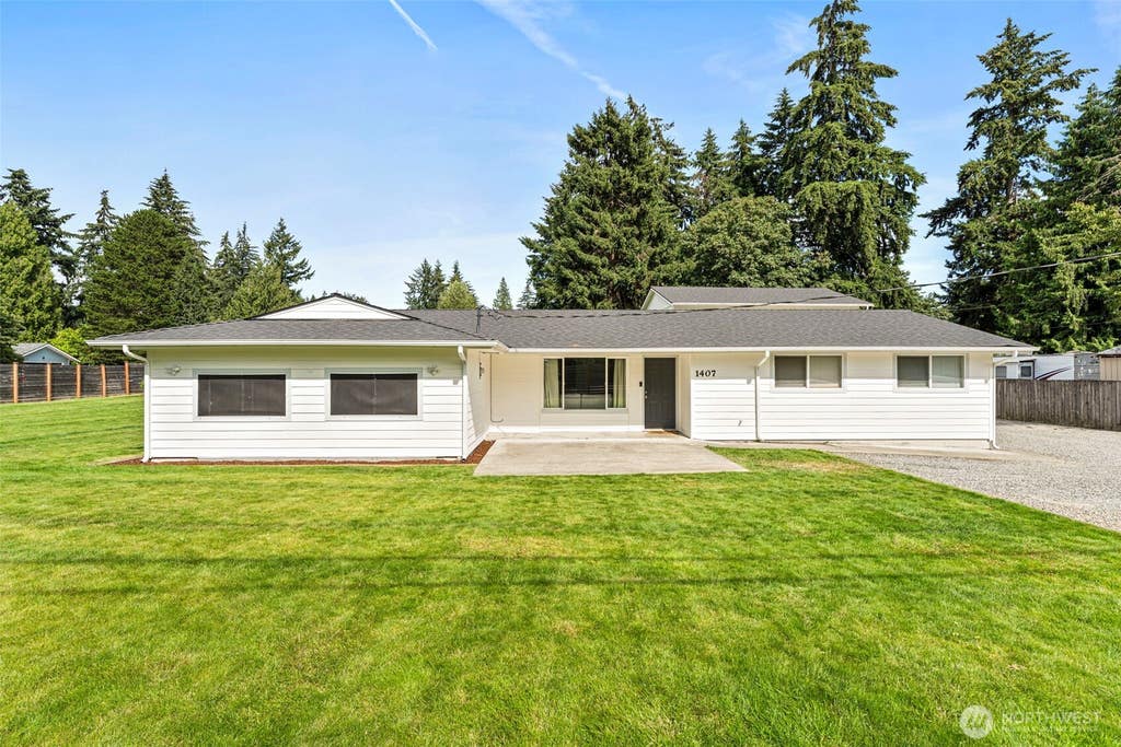 Photo of 1407 58th Avenue NE, Tacoma, WA 98422 (MLS # 2550837)