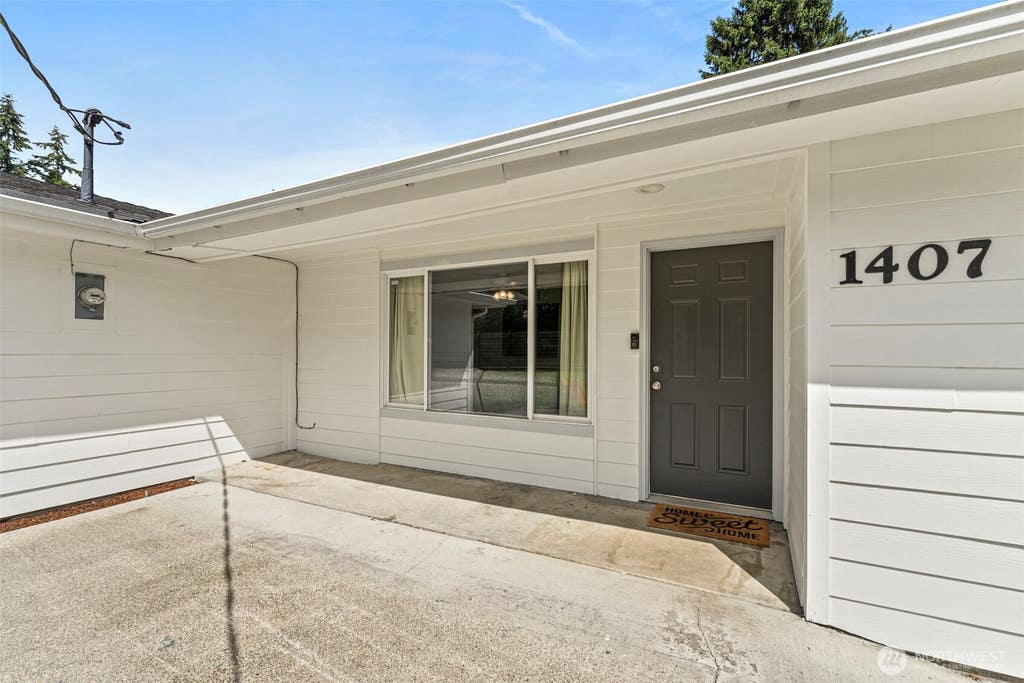 Photo of 1407 58th Avenue NE, Tacoma, WA 98422 (MLS # 2550837)