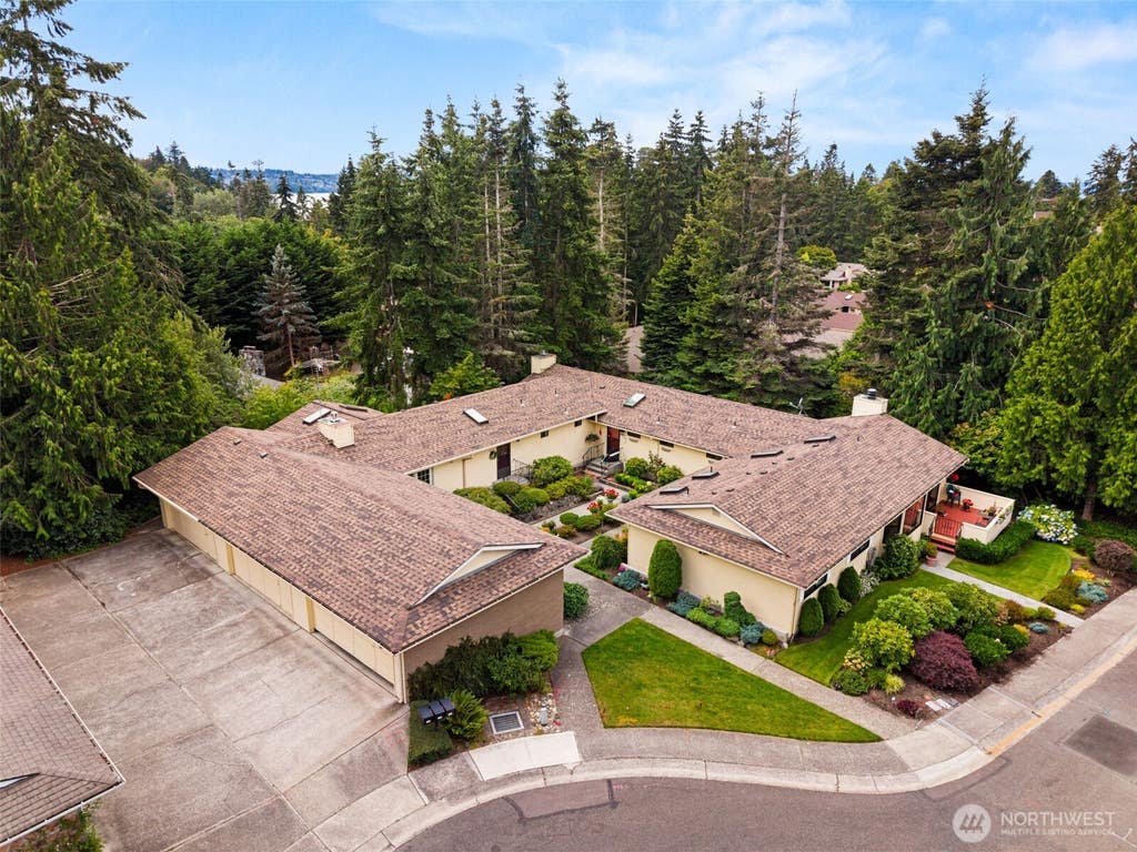 Photo of 1111 S 249th Place, Des Moines, WA 98198 (MLS # 2562108)