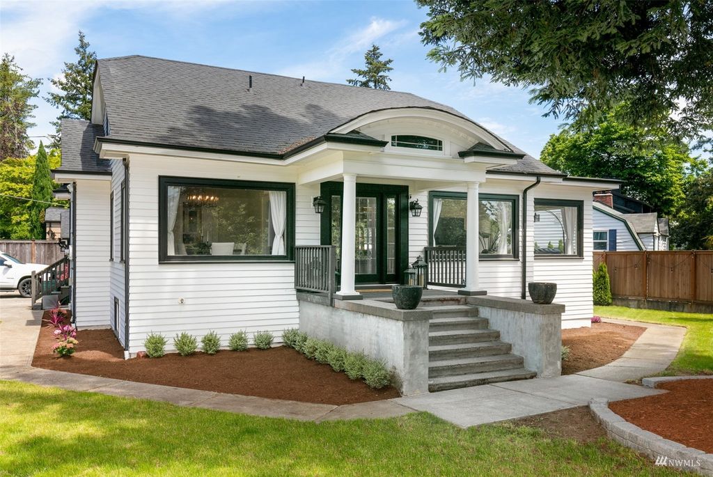 Photo of 2302 NE Northgate Way, Seattle, WA 98125 (MLS # 1985196)
