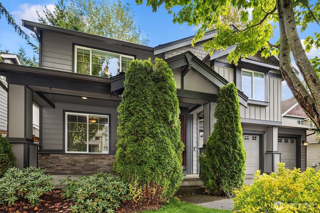 Photo of 122 Ilwaco Place SE, Renton, WA 98059 (MLS # 2438389)