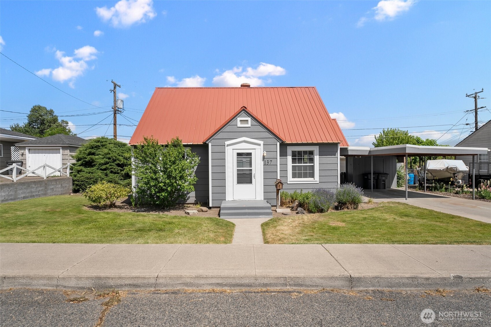 137 E Hemlock Avenue