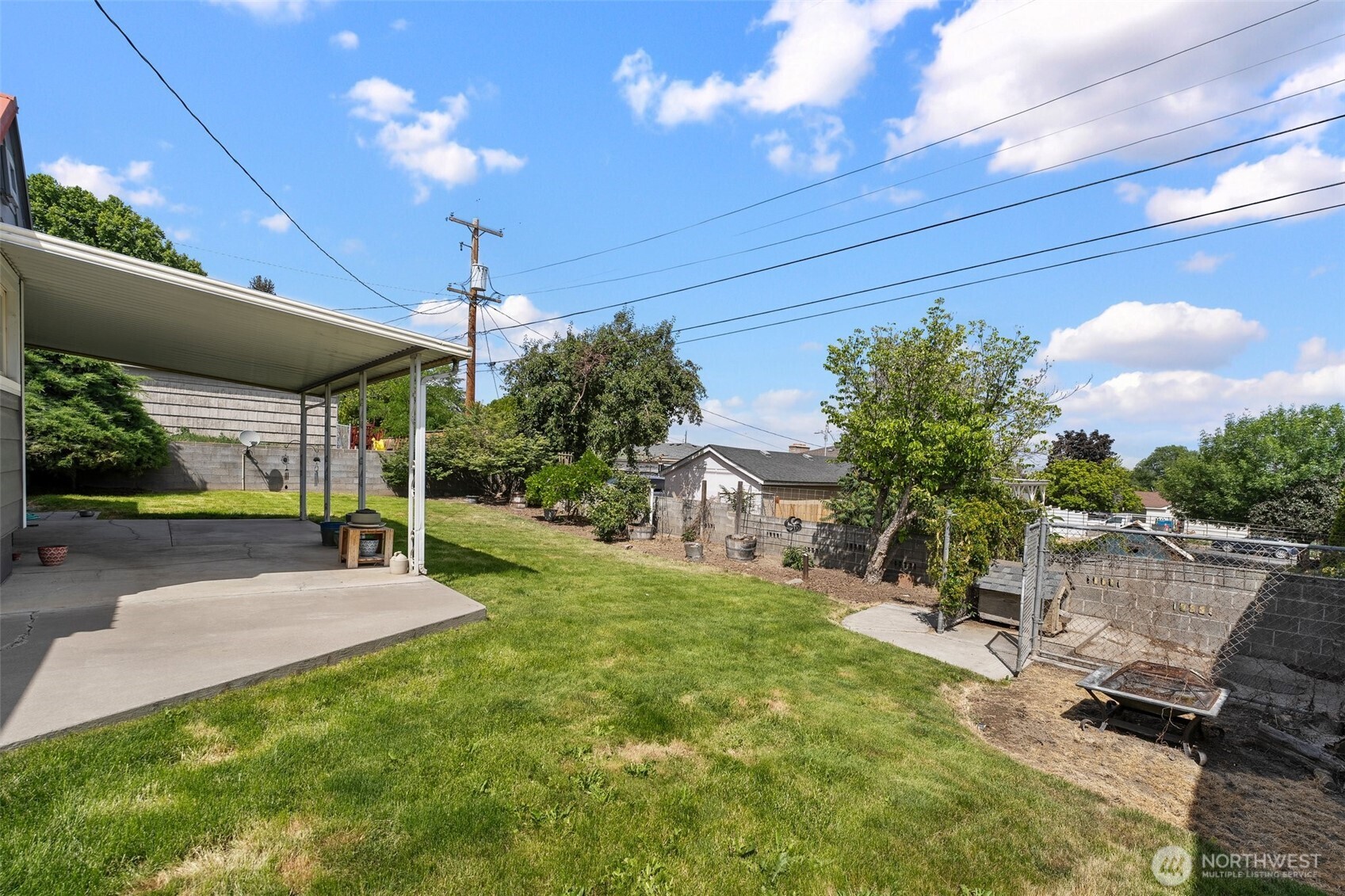 137 E Hemlock Avenue