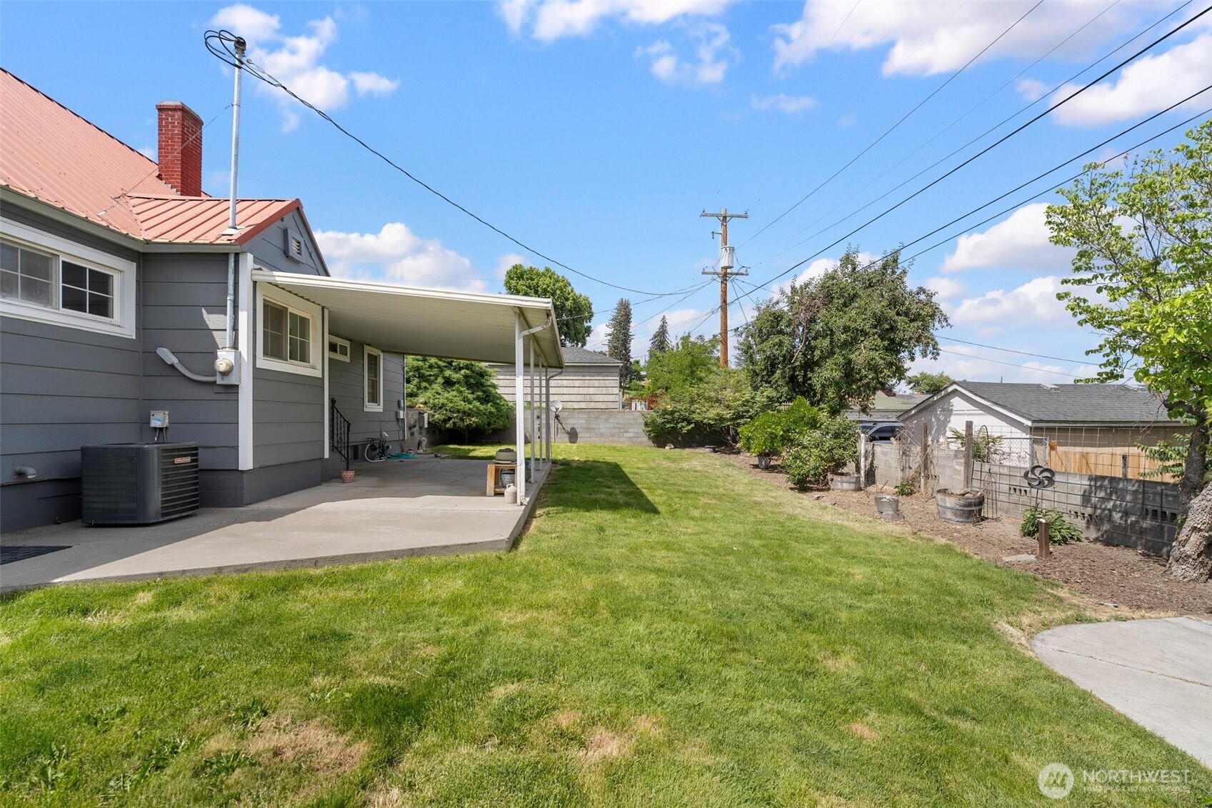 137 E Hemlock Avenue