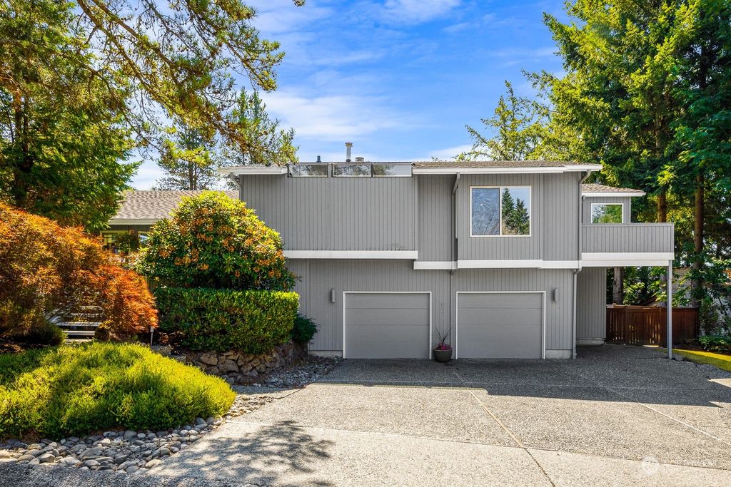 Photo of 13619 SE 56th Place, Bellevue, WA 98006 (MLS # 2164042)