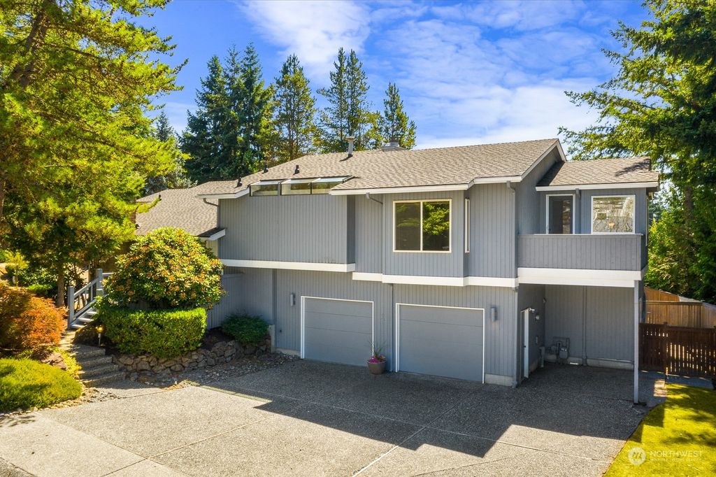 Photo of 13619 SE 56th Place, Bellevue, WA 98006 (MLS # 2164042)