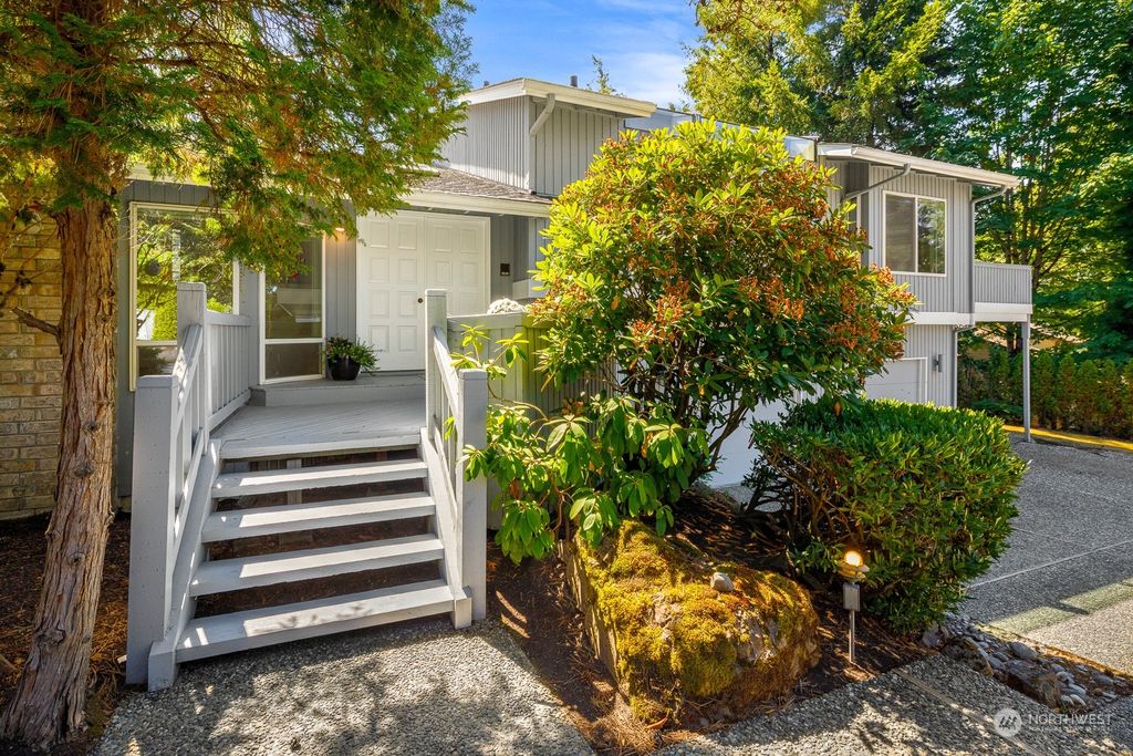 Photo of 13619 SE 56th Place, Bellevue, WA 98006 (MLS # 2164042)