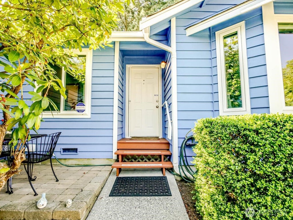 Photo of 1608 Puget Drive, Everett, WA 98203 (MLS # 2557128)