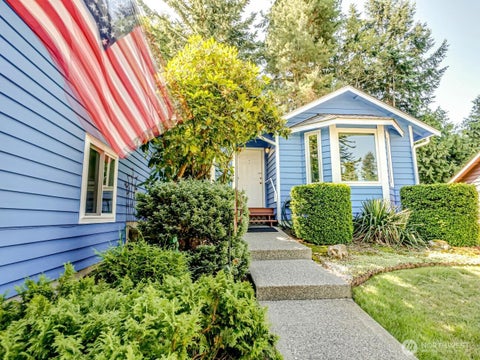 Photo of 1608 Puget Drive, Everett, WA 98203 (MLS # 2557128)