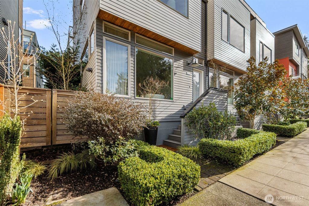 Photo of 1536 N 15th Avenue E, Seattle, WA 98112 (MLS # 2476735)