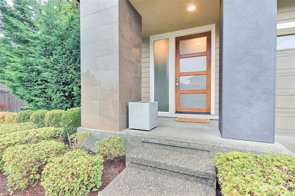 Photo of 3822 NE 24th Court, Renton, WA 98056 (MLS # 2195760)