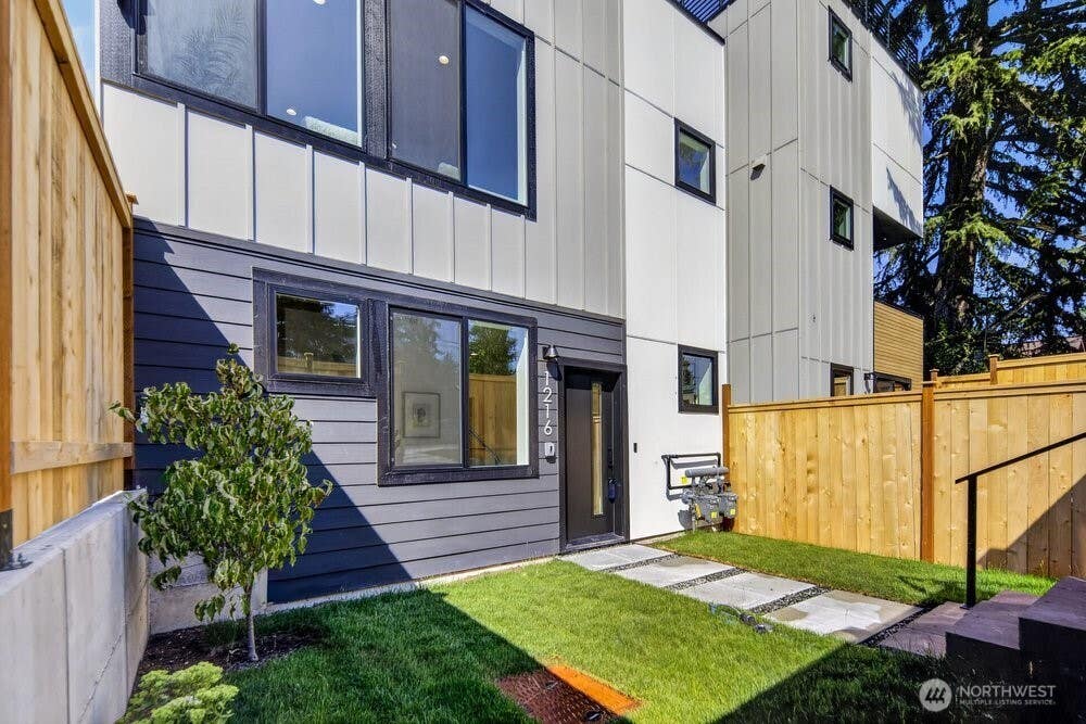 Photo of 1216 NE 100th Street, Seattle, WA 98125 (MLS # 2573703)