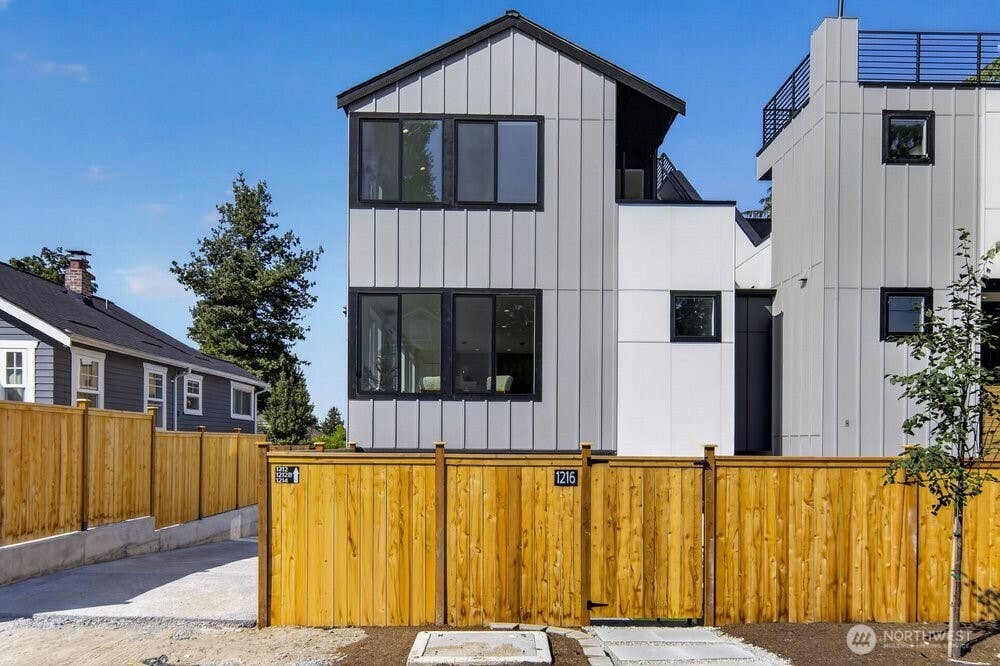 Photo of 1216 NE 100th Street, Seattle, WA 98125 (MLS # 2573703)