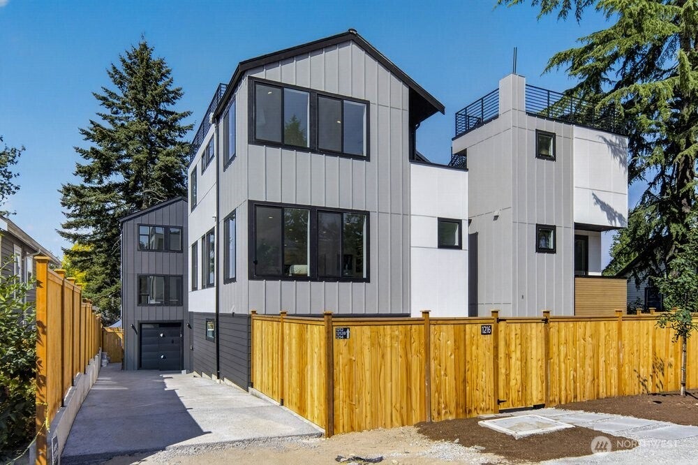 Photo of 1216 NE 100th Street, Seattle, WA 98125 (MLS # 2573703)