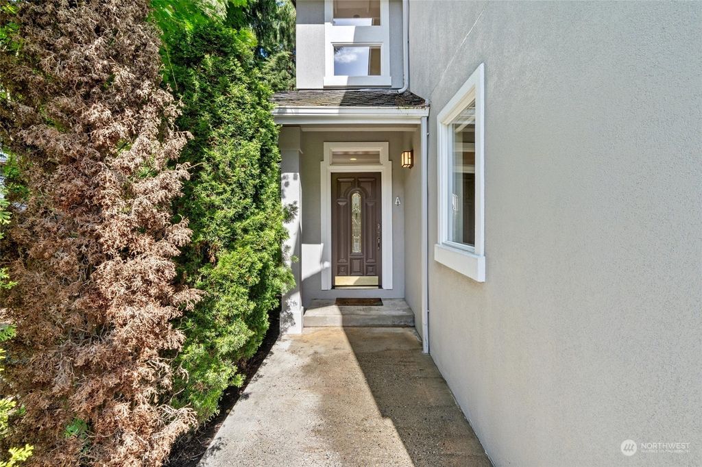 Photo of 1102 Bellevue Way SE #1, Bellevue, WA 98004 (MLS # 2248209)