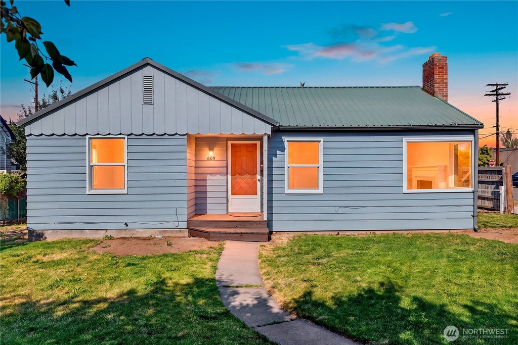 Photo of 609 N Sampson Street, Ellensburg, WA 98926 (MLS # 2559940)