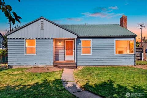 Photo of 609 N Sampson Street, Ellensburg, WA 98926 (MLS # 2559940)