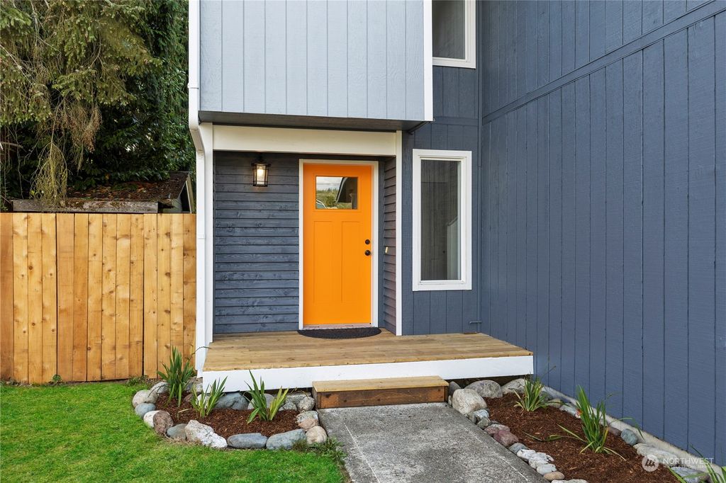 Photo of 306 Cascade Avenue, Granite Falls, WA 98252 (MLS # 2161145)