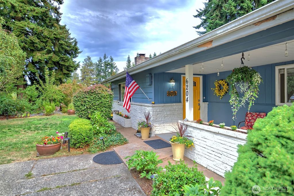 Photo of 6204 204th Street SW, Lynnwood, WA 98036 (MLS # 2416359)