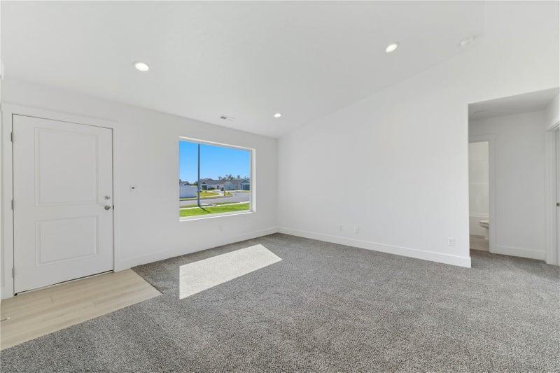 330 N Sandy Loop