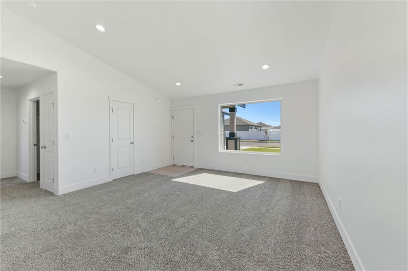 330 N Sandy Loop