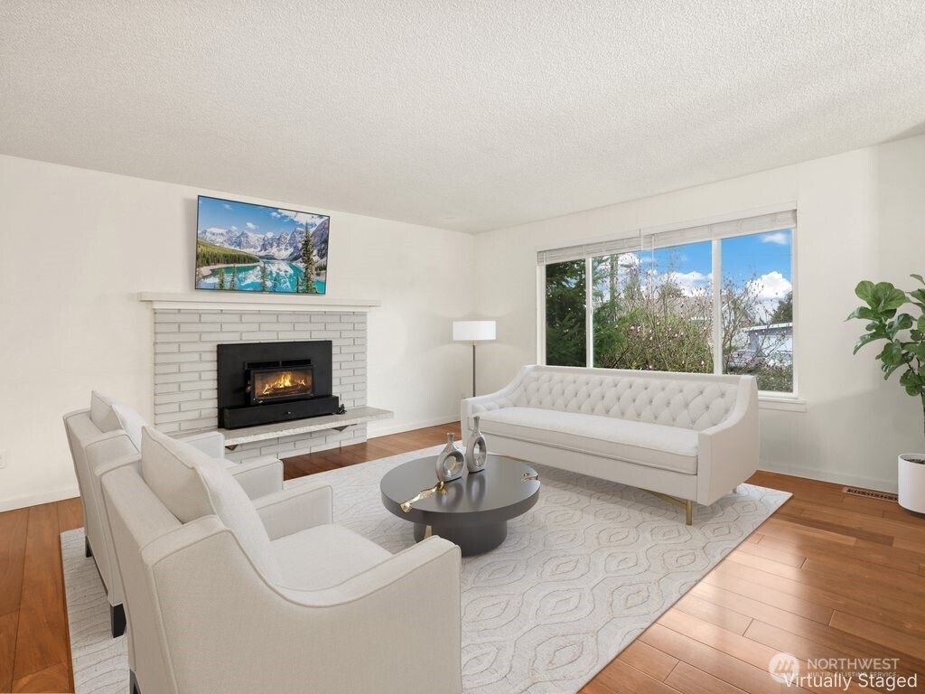 Photo of 1108 E Maclyn Street, Kent, WA 98030 (MLS # 2353760)