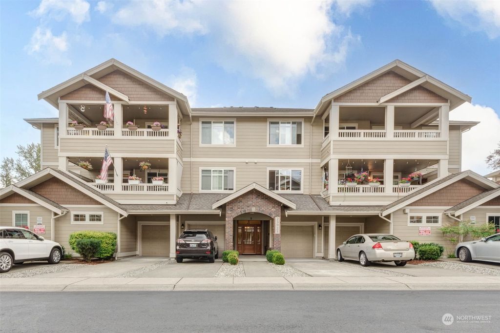 Photo of 23925 NE 115th Lane #203, Redmond, WA 98053 (MLS # 2139630)