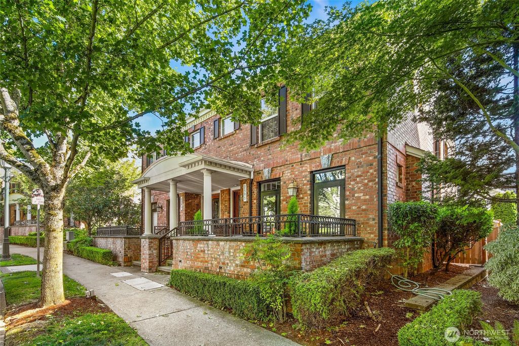 Photo of 2593 NE Park Drive, Issaquah, WA 98029 (MLS # 2437768)
