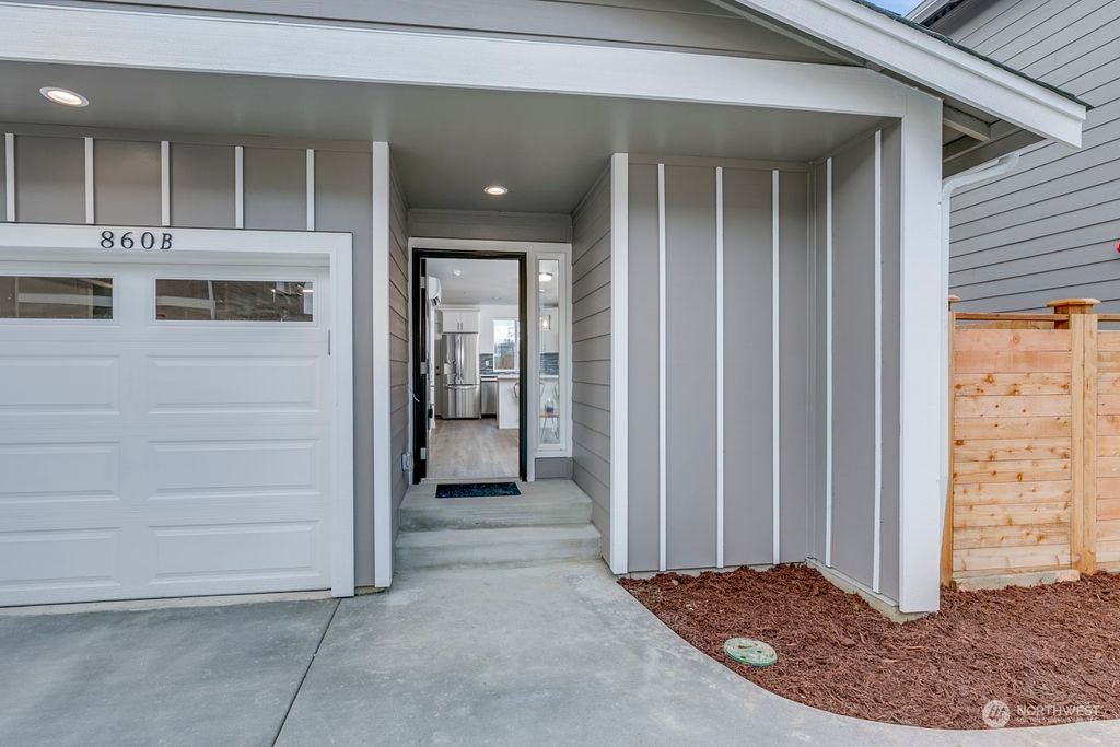 Photo of 860 B SW 136th Street, Burien, WA 98166 (MLS # 2321572)