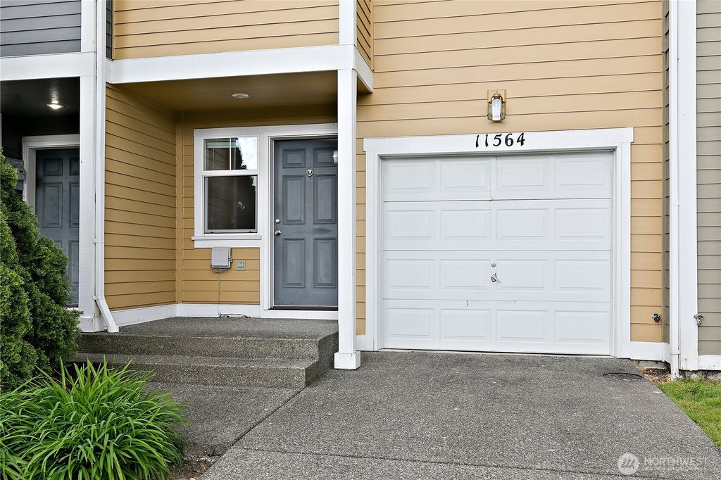 Photo of 11564 SE 170th Court, Renton, WA 98055 (MLS # 2373268)