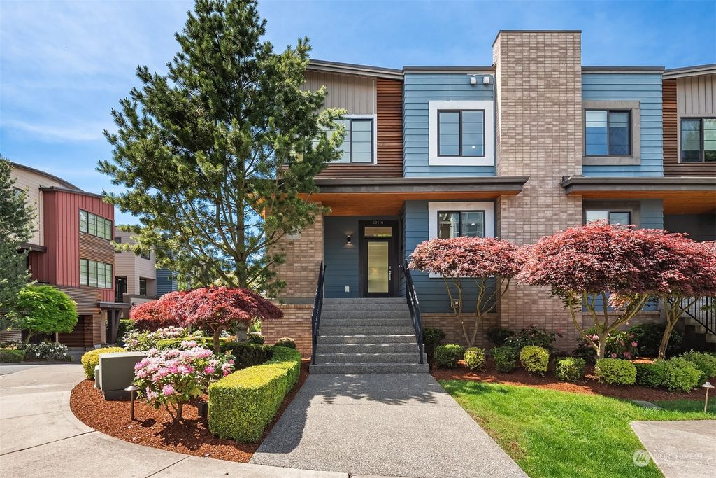 Photo of 10710 NE 65th Lane #24, Kirkland, WA 98033 (MLS # 2238725)