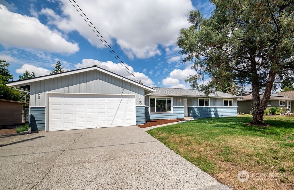 Photo of 4907 134th Place NE, Marysville, WA 98271 (MLS # 2149864)