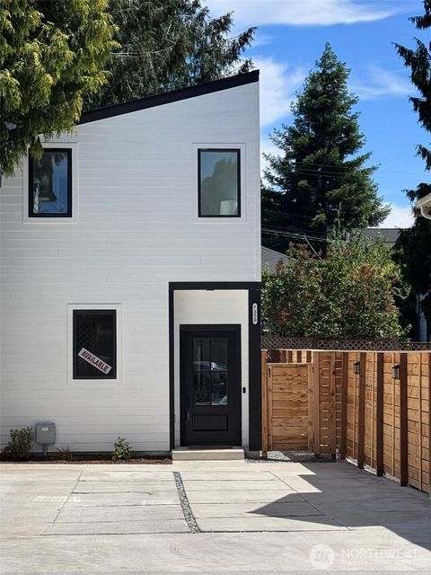 7350 21st Avenue NW Seattle WA 98117