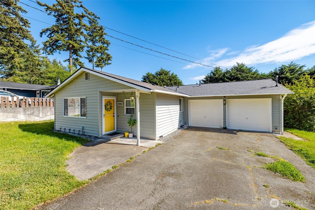 Photo of 583 Salal Street, Oak Harbor, WA 98277 (MLS # 2525949)