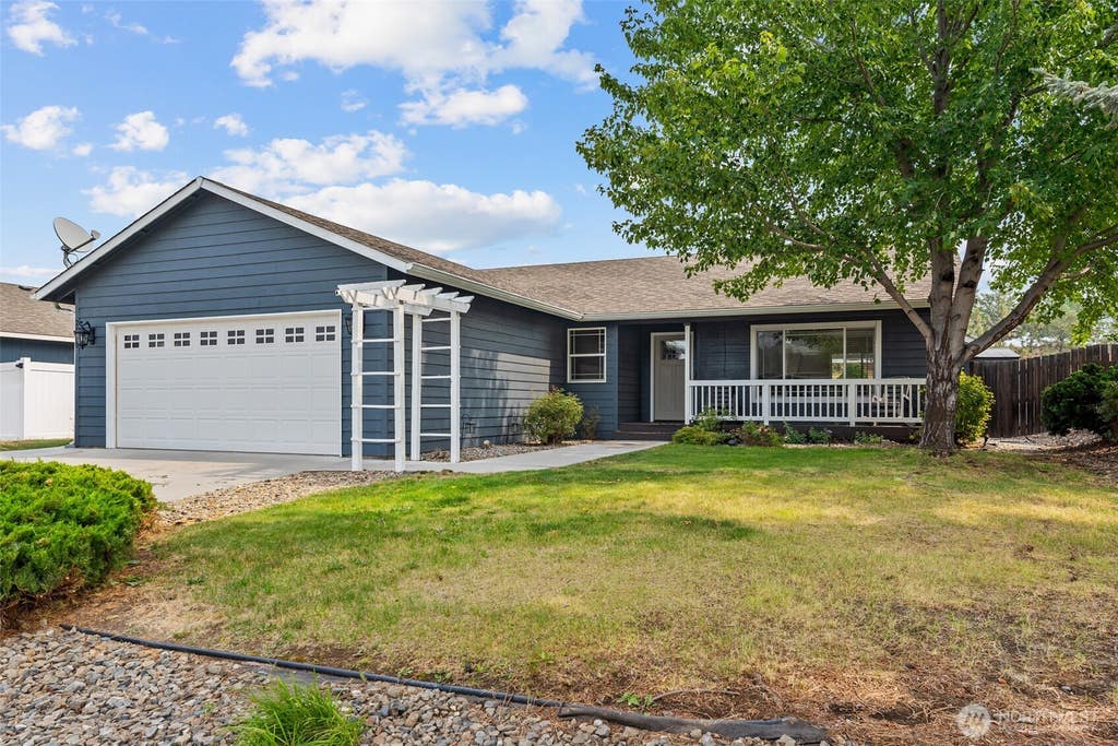 Photo of 2520 Aviation Drive, East Wenatchee, WA 98802 (MLS # 2573695)
