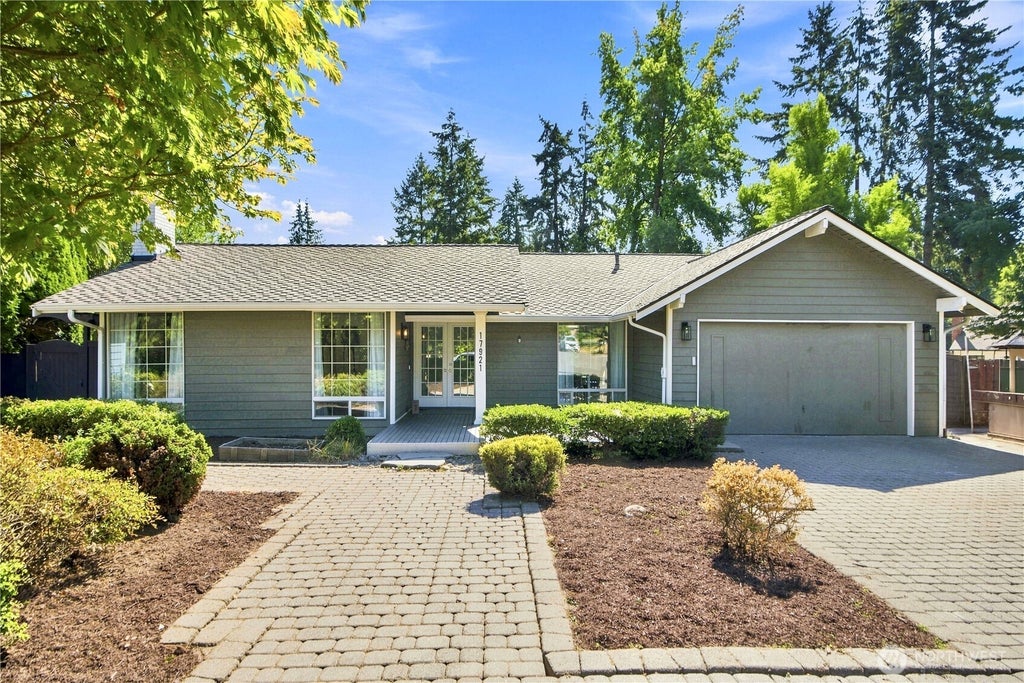Photo of 17921 NE 27th Street, Redmond, WA 98052 (MLS # 2571275)