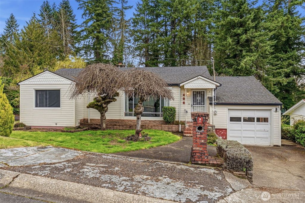 Photo of 406 N 19th Ave Ave, Kelso, WA 98626 (MLS # 2493451)