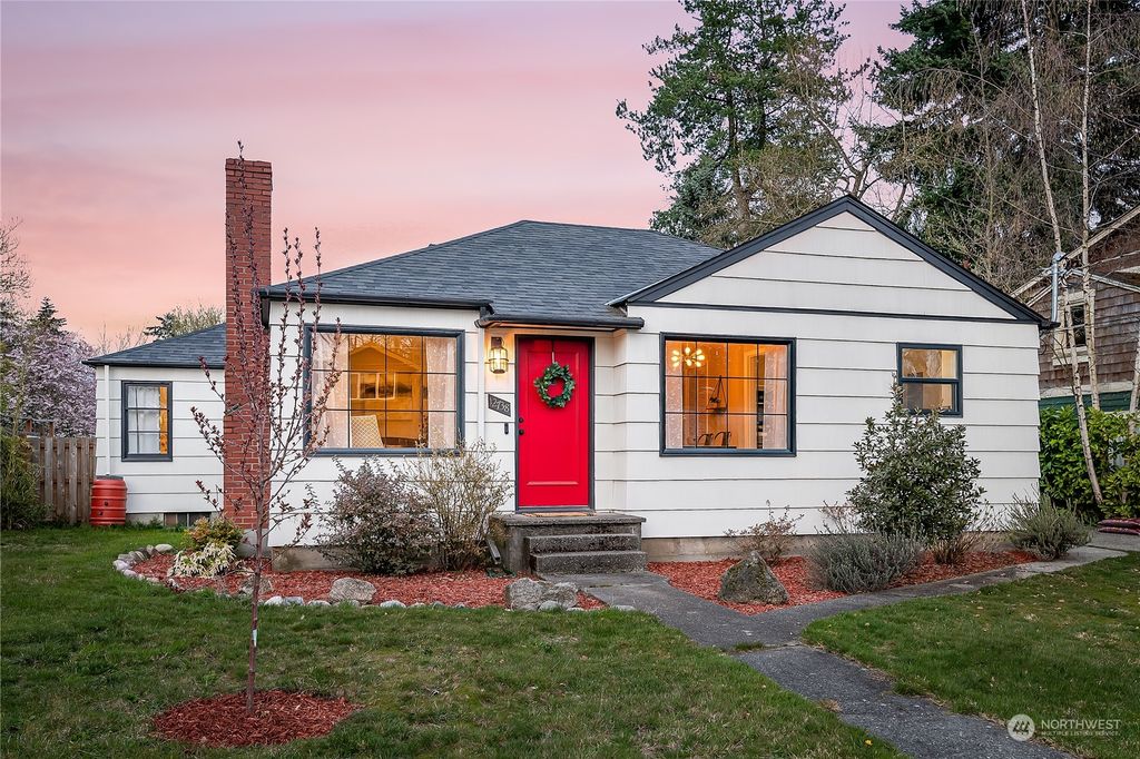 Photo of 12738 N Phinney Ave Avenue, Seattle, WA 98133 (MLS # 2053974)
